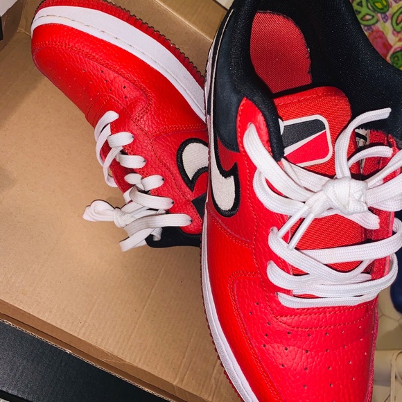 Nike - Picture 2 of 2